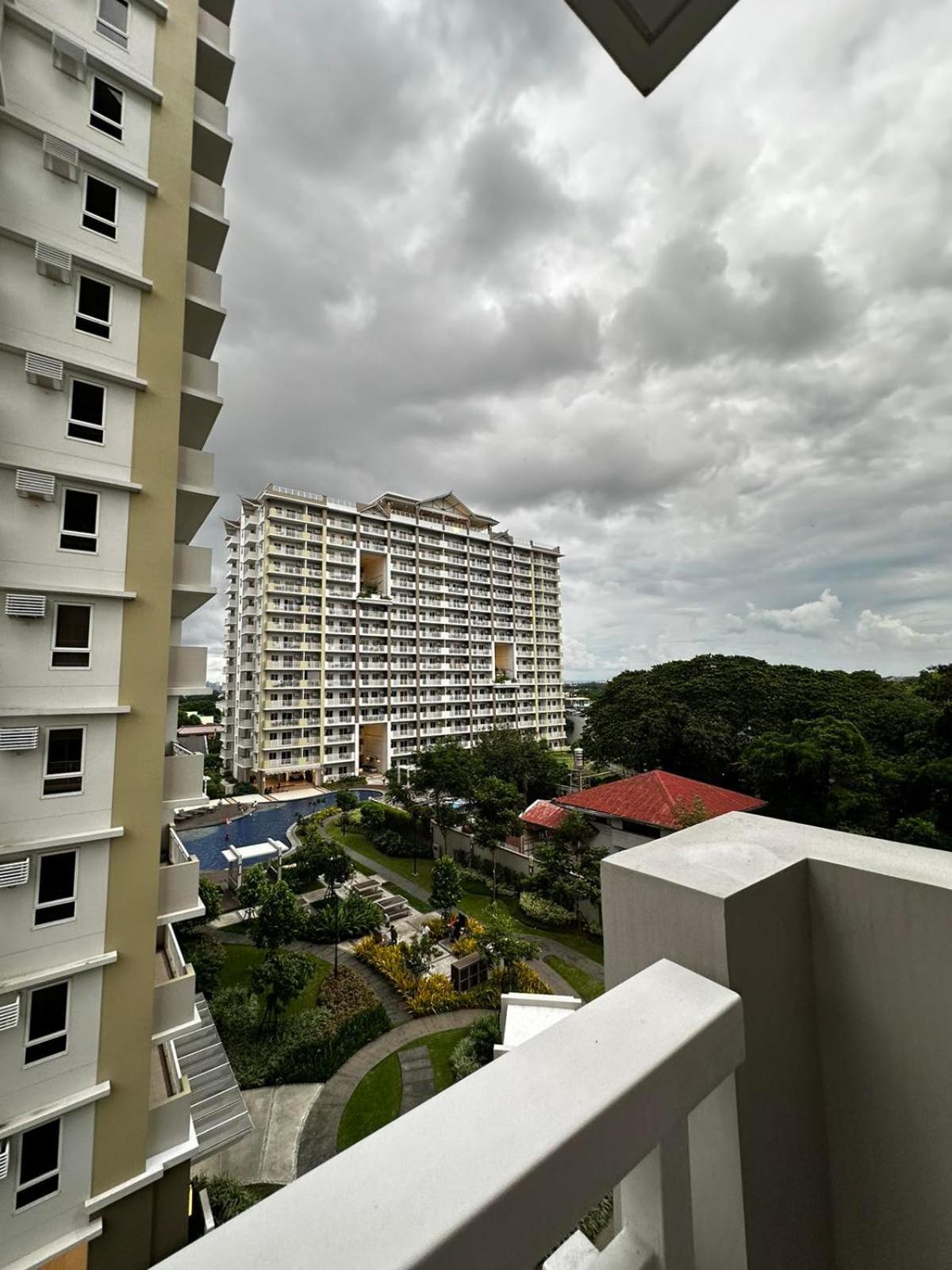 2 Bedroom Condo Unit Near Sm Bf & Naia At The Atherton By Dmci With 2 Balcony Paranaque City Exterior foto