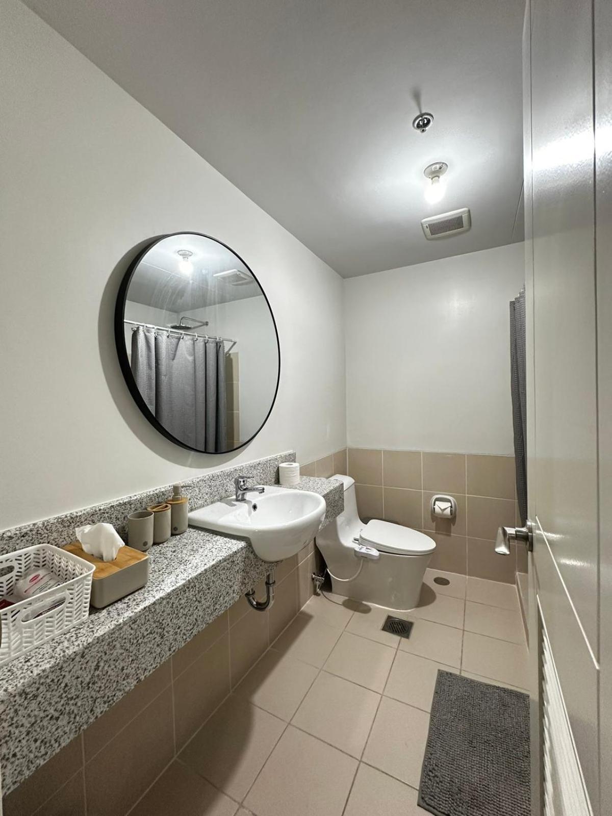 2 Bedroom Condo Unit Near Sm Bf & Naia At The Atherton By Dmci With 2 Balcony Paranaque City Exterior foto