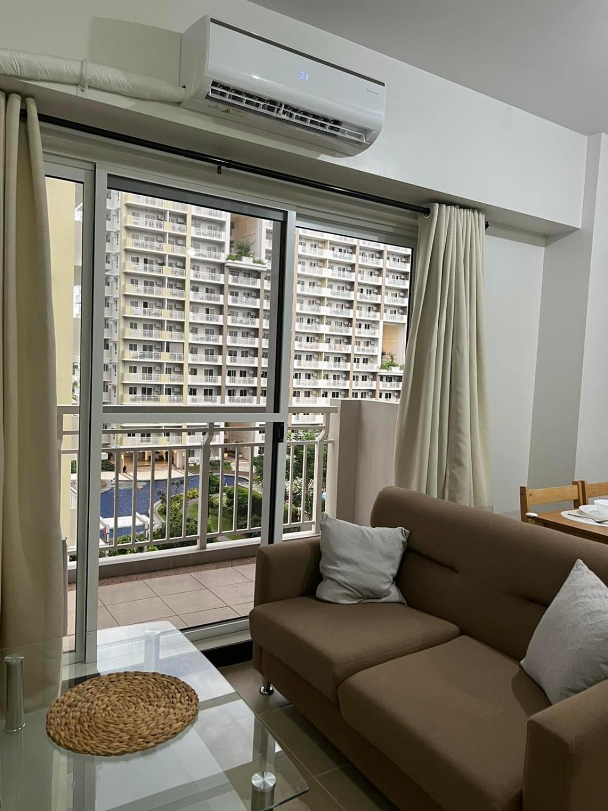 2 Bedroom Condo Unit Near Sm Bf & Naia At The Atherton By Dmci With 2 Balcony Paranaque City Exterior foto