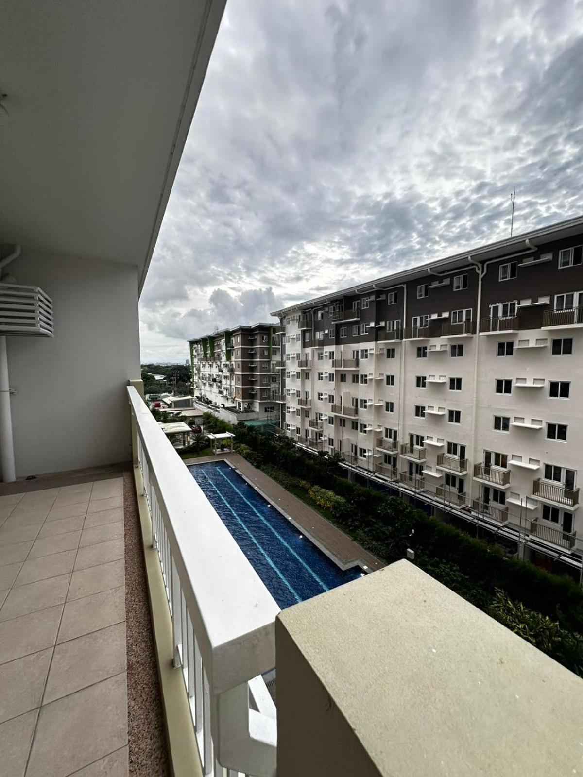 2 Bedroom Condo Unit Near Sm Bf & Naia At The Atherton By Dmci With 2 Balcony Paranaque City Exterior foto